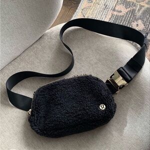 Lululemon Black Sherpa Everywhere Belt Bag 1L Fleece Black with Gold hardware